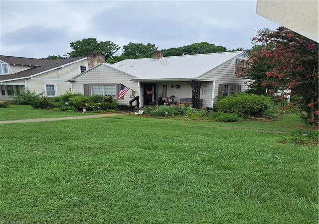 Photo 2 of Single family home for sale at 813 Carrick St, High Point, NC 27262 | MLS# 1227615 | Listing updated on 2026-09-12