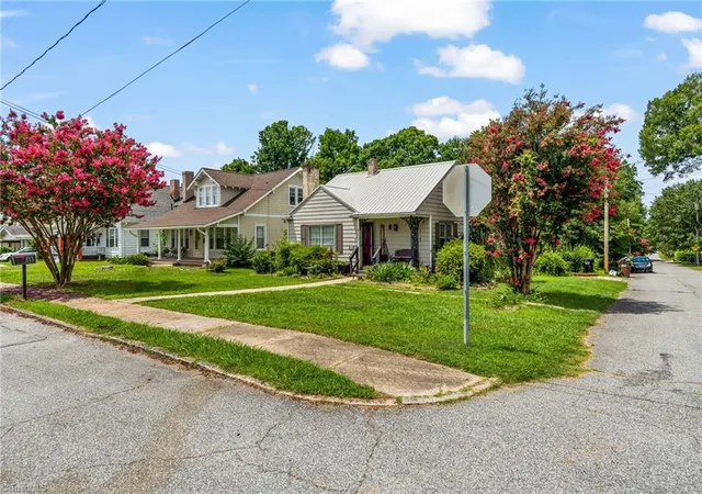 Photo 3 of Single family home for sale at 813 Carrick St, High Point, NC 27262 | MLS# 1227615 | Listing updated on 2026-09-12