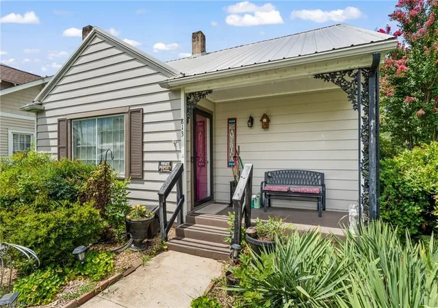 Photo 4 of Single family home for sale at 813 Carrick St, High Point, NC 27262 | MLS# 1227615 | Listing updated on 2026-09-12