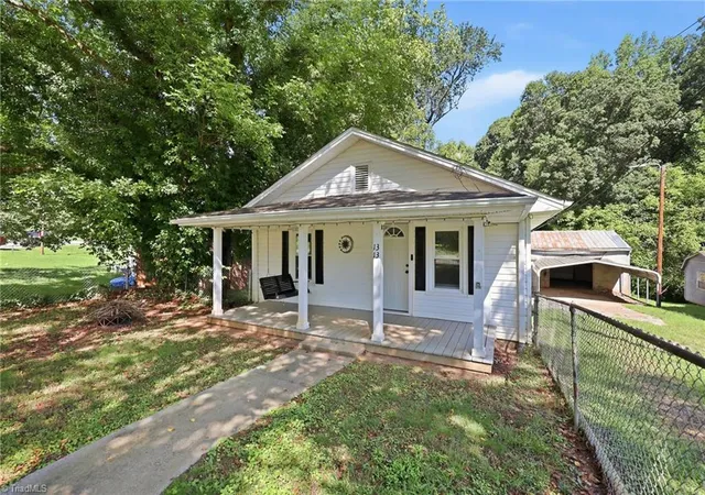 2nd image of 1313 Fairfield Dr, Winston Salem, NC 27127 | MLS# 1229276