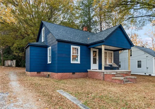 Photo 3 of Sale Pending at 229 Dorothy St, High Point, NC 27262 | MLS# 1226133 | Listing updated on 2026-07-30