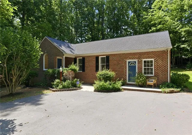 2nd image of 804 Salem Ct, Asheboro, NC 27205 | MLS# 1233109
