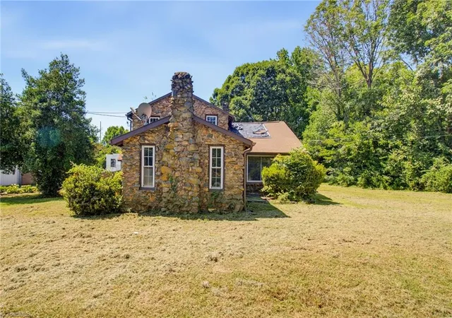 Photo 2 of Single family home for sale at 300 New St, High Point, NC 27260 | MLS# 1233821 | Listing updated on 2026-09-01