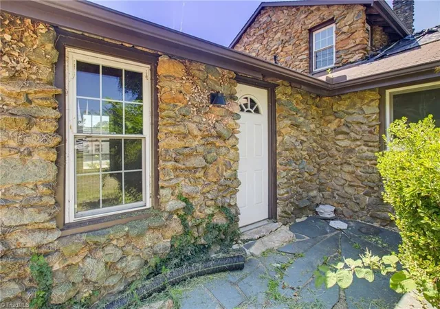 Photo 4 of Single family home for sale at 300 New St, High Point, NC 27260 | MLS# 1233821 | Listing updated on 2026-09-01
