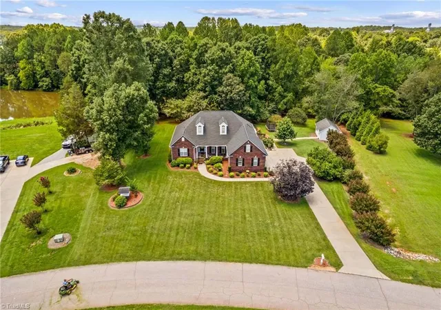 Photo 3 of Single family home for sale at 276 Falcon Crst Ln, Salisbury, NC 28147 | MLS# 1230926 | Listing updated on 2026-09-21