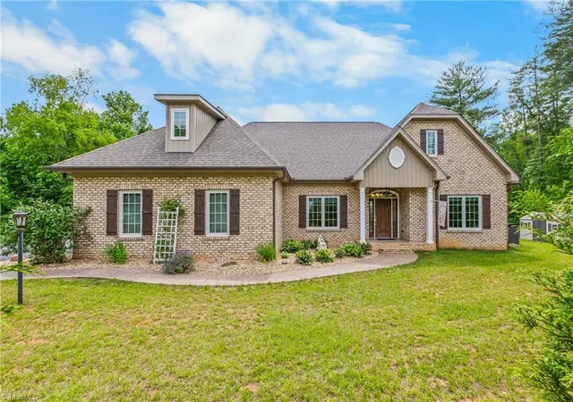 5th image of 153 Woodridge Dr, Mount Airy, NC 27030 | MLS# 1222785