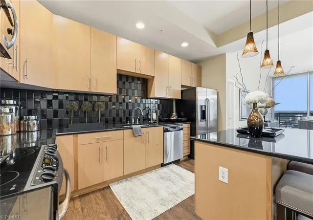 4th image of 201 Elm St #901, Greensboro, NC 27401 | MLS# 1226862