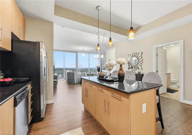 5th image of 201 Elm St #901, Greensboro, NC 27401 | MLS# 1226862