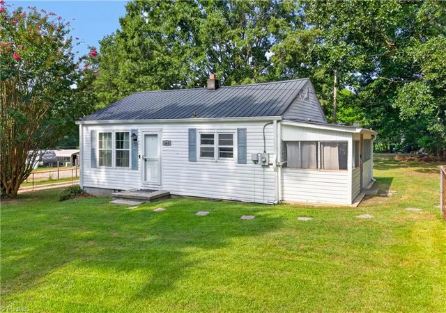 Photo 1 of Single family home for sale at 165 Tupelo Ln, Lexington, NC 27292 | MLS# 1233906 | Listing updated on 2026-08-28