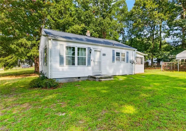 Photo 2 of Single family home for sale at 165 Tupelo Ln, Lexington, NC 27292 | MLS# 1233906 | Listing updated on 2026-08-28