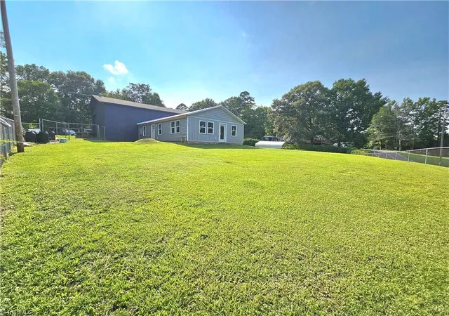 1st image of 225 8th Ave, New London, NC 28127 | MLS# 1233914