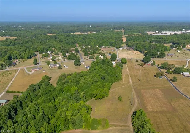 2nd image of 292 Lighthouse Ln, Lexington, NC 27295 | MLS# 1220047