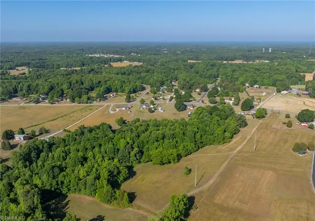 3rd image of 292 Lighthouse Ln, Lexington, NC 27295 | MLS# 1220047