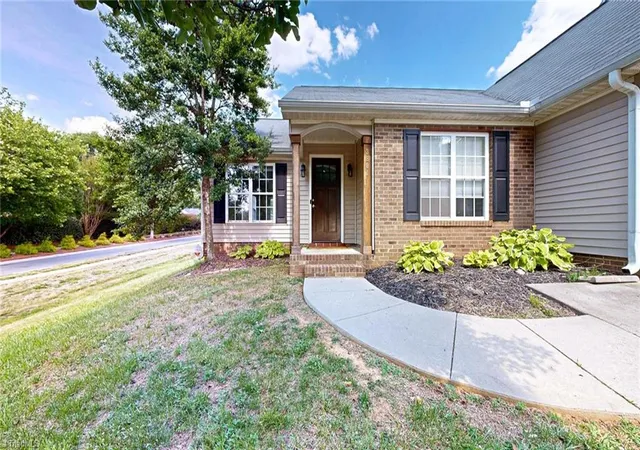 Homes for sale in Greensboro, NC | 3801 Bluestem Dr, Greensboro, NC 27405 | MLS# 1220186