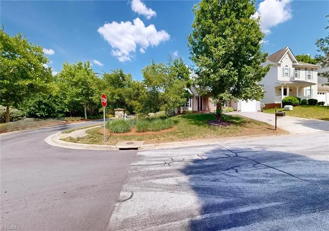 Homes for sale in Greensboro, NC | 3801 Bluestem Dr, Greensboro, NC 27405 | MLS# 1220186