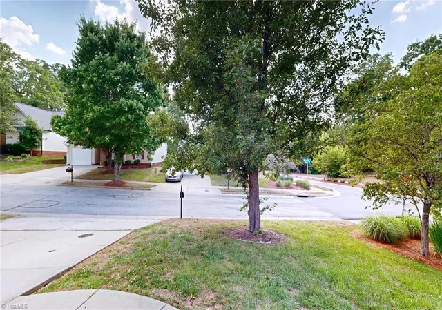 Homes for sale in Greensboro, NC | 3801 Bluestem Dr, Greensboro, NC 27405 | MLS# 1220186