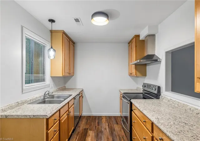Photo 3 of Single family home for sale at 116 Cloister Oaks Cir, Winston Salem, NC 27127 | MLS# 1227999 | Listing updated on 2026-09-21