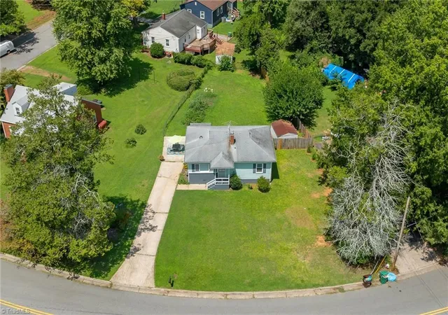 2nd image of 1403 Mcguinn Dr, High Point, NC 27262 | MLS# 1231648