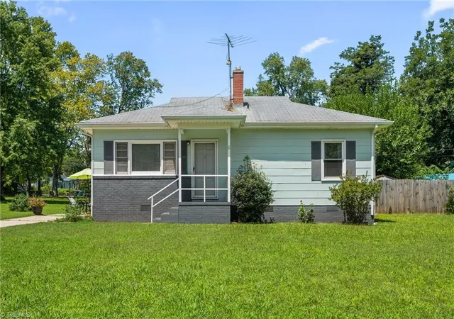 3rd image of 1403 Mcguinn Dr, High Point, NC 27262 | MLS# 1231648