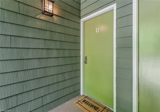 Photo 3 of Single family home for sale at 1520 Benjamin Pkwy #D, Greensboro, NC 27408 | MLS# 1231663 | Listing updated on 2026-08-31