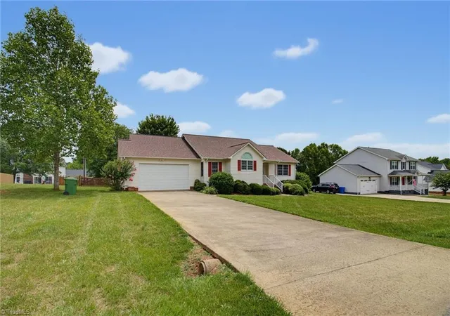 3rd image of 521 Lowergate Ln, Kernersville, NC 27284 | MLS# 1226018