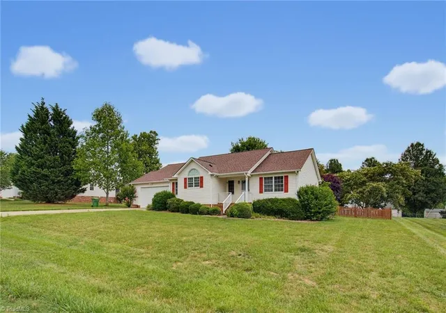 4th image of 521 Lowergate Ln, Kernersville, NC 27284 | MLS# 1226018