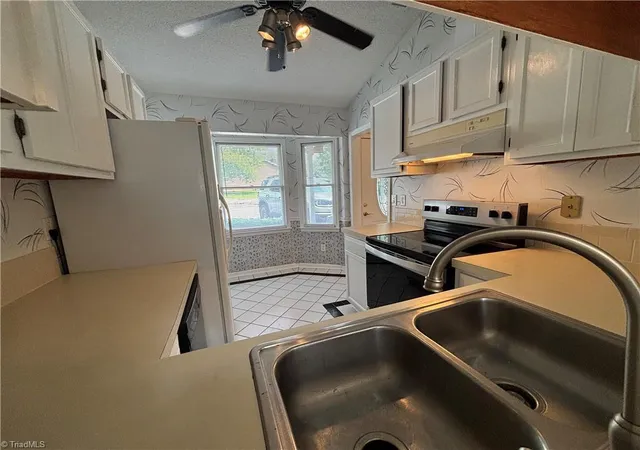 Photo 3 of Sale Pending at 1730 Beaucrest Ave, High Point, NC 27265 | MLS# 1231197 | Listing updated on 2026-09-18