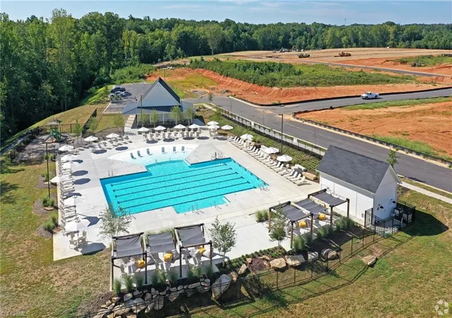 Photo 4 of Sale Pending at 1645 Cross Village Ave, Kernersville, NC 27284 | MLS# 1229069 | Listing updated on 2026-07-26