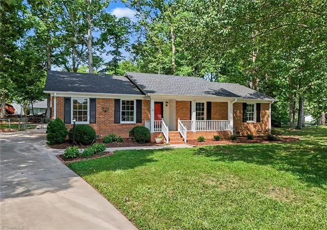 2nd image of 11 Sedley Ct, Greensboro, NC 27455 | MLS# 1231066