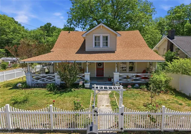 Homes for sale in Reidsville, NC | 901 Montgomery St, Reidsville, NC 27320 | MLS# 1226994