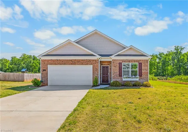 2nd image of 192 Culloden Dr, Mocksville, NC 27028 | MLS# 1217127