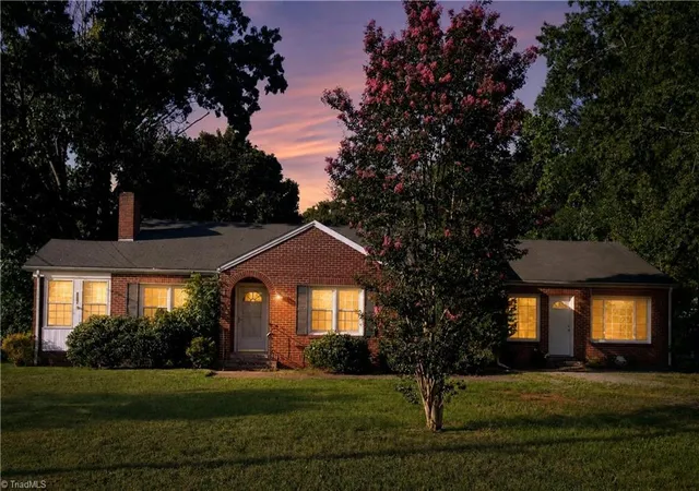 2nd image of 807 W Jackson St, Mayodan, NC 27027 | MLS# 1232867