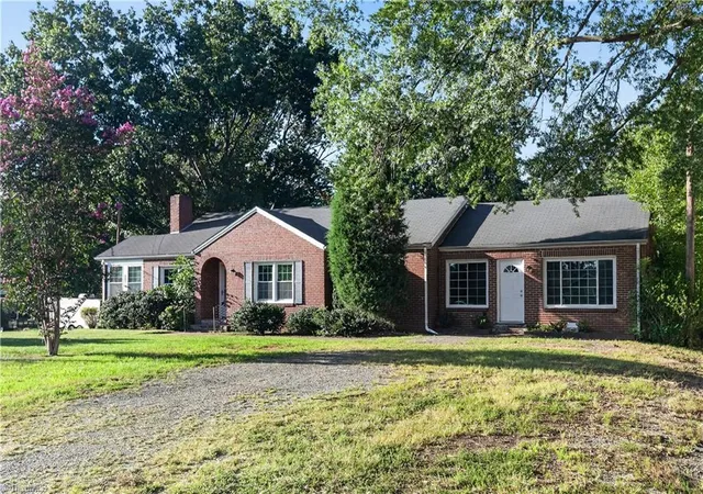 3rd image of 807 W Jackson St, Mayodan, NC 27027 | MLS# 1232867