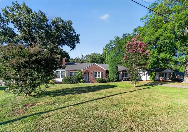 4th image of 807 W Jackson St, Mayodan, NC 27027 | MLS# 1232867