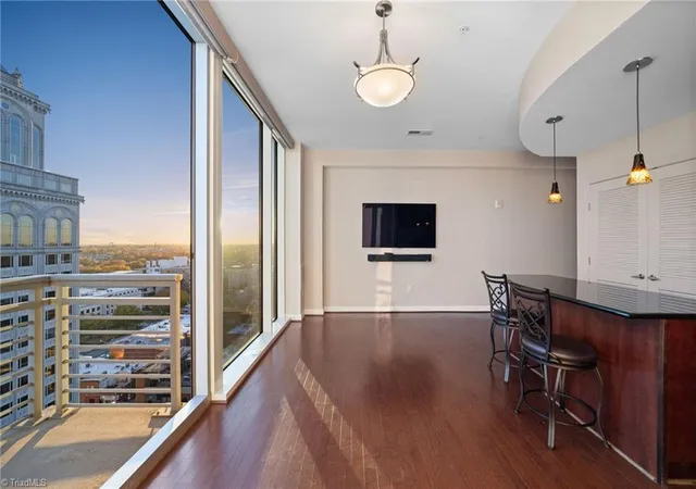 4th image of 201 N Elm St #1404, Greensboro, NC 27401 | MLS# 1201772