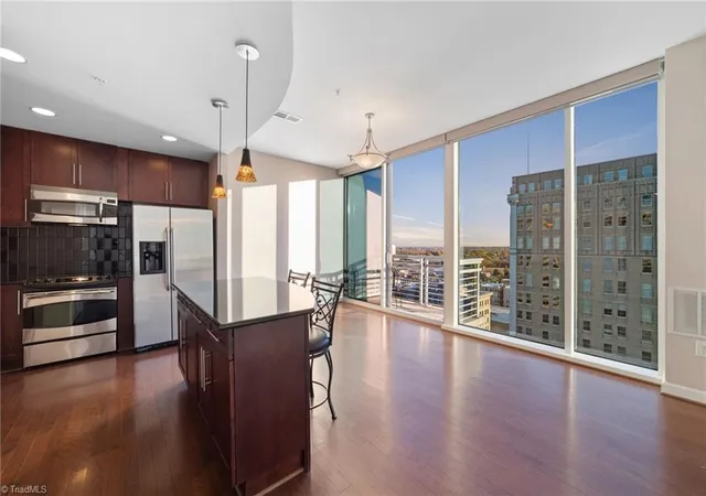 5th image of 201 N Elm St #1404, Greensboro, NC 27401 | MLS# 1201772