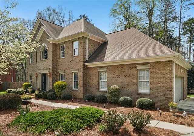Homes for sale in High Point, NC | 3833 Wesseck Dr, High Point, NC 27265 | MLS# 1214076