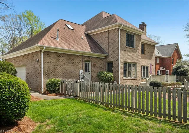 Homes for sale in High Point, NC | 3833 Wesseck Dr, High Point, NC 27265 | MLS# 1214076