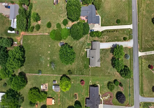 3rd image of 5493 Rolling Meadows Rd, Randleman, NC 27317 | MLS# 1227443