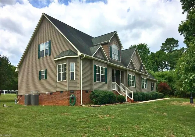 Homes for sale in Lexington, NC | 2034 Waterford Pointe Rd, Lexington, NC 27292 | MLS# 1221910