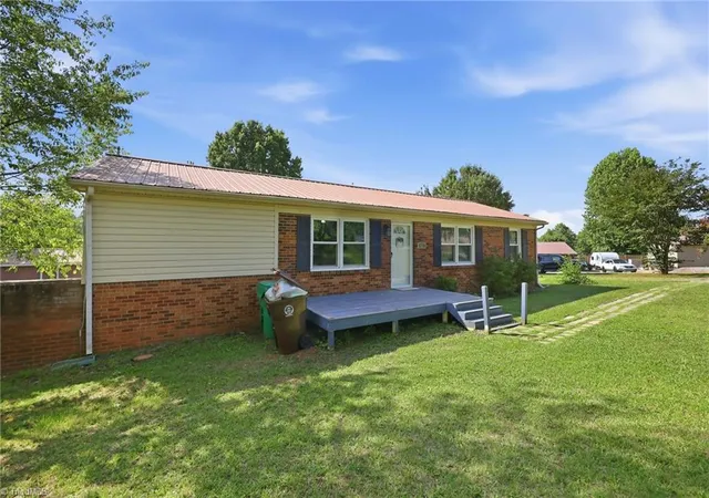 Photo 3 of Single family home for sale at 4228 Valley Cir, Thomasville, NC 27360 | MLS# 1226046 | Listing updated on 2026-09-02