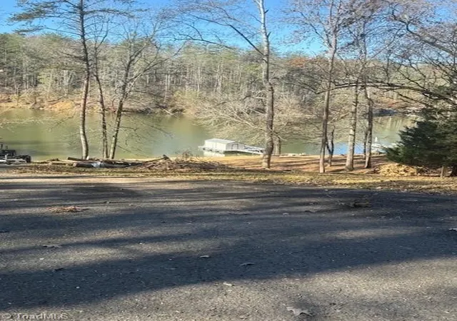 Photo 3 of Single family home for sale at 231 W Shore Dr, Wilkesboro, NC 28697 | MLS# 1202776 | Listing updated on 2026-06-04