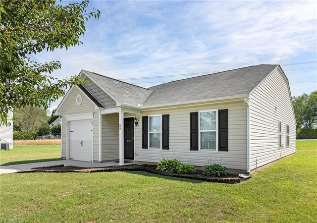 2nd image of 216 Florida Dr, Thomasville, NC 27360 | MLS# 1225914
