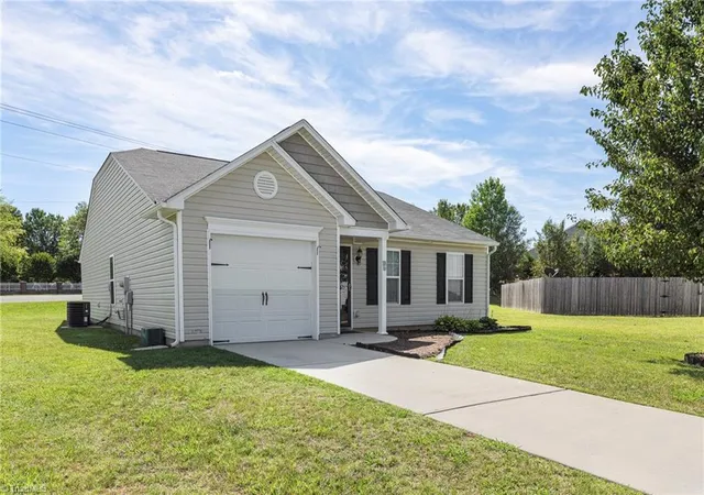 3rd image of 216 Florida Dr, Thomasville, NC 27360 | MLS# 1225914
