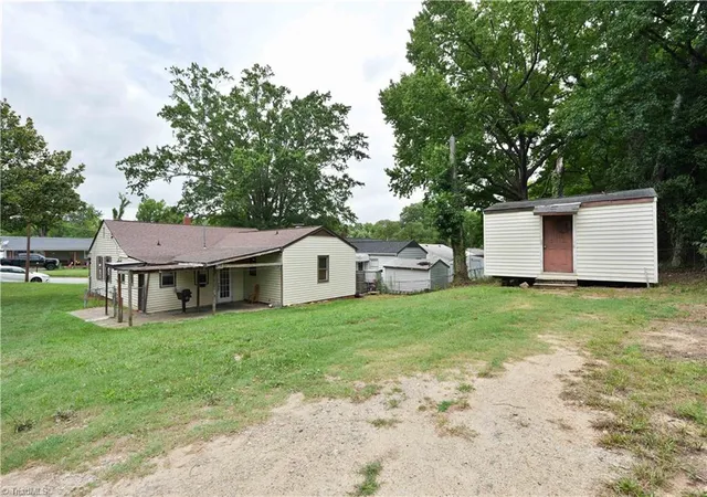 Photo 1 of Single family home for sale at 500 Clover Dr, High Point, NC 27262 | MLS# 1229015 | Listing updated on 2026-07-27