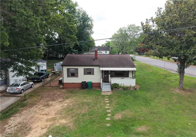 Photo 2 of Single family home for sale at 500 Clover Dr, High Point, NC 27262 | MLS# 1229015 | Listing updated on 2026-07-27