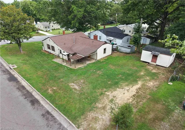Photo 3 of Single family home for sale at 500 Clover Dr, High Point, NC 27262 | MLS# 1229015 | Listing updated on 2026-07-27