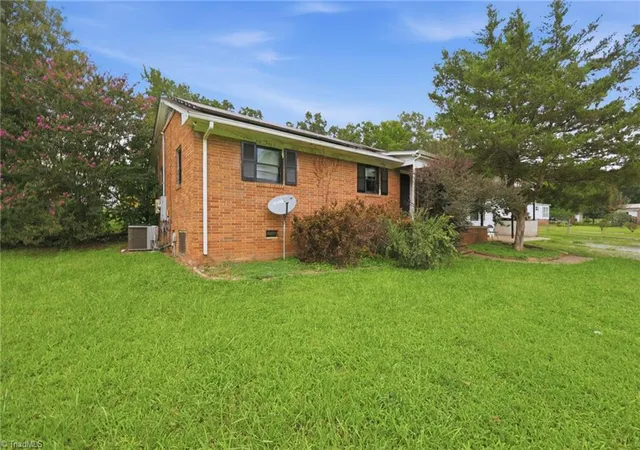 Photo 3 of Sale Pending at 2202 Old Orchard Ln, Burlington, NC 27217 | MLS# 1233952 | Listing updated on 2026-09-03