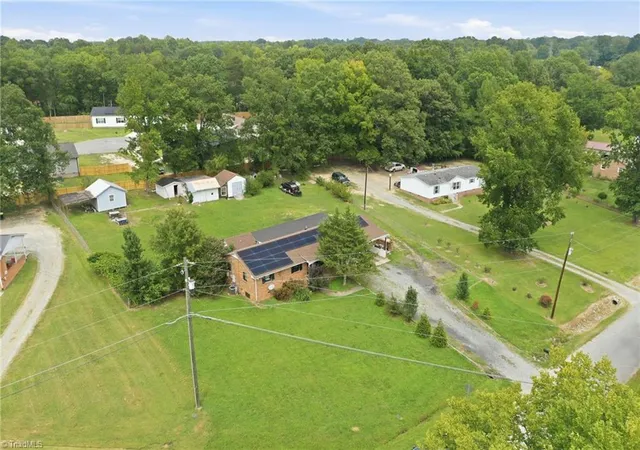 Photo 4 of Sale Pending at 2202 Old Orchard Ln, Burlington, NC 27217 | MLS# 1233952 | Listing updated on 2026-09-03
