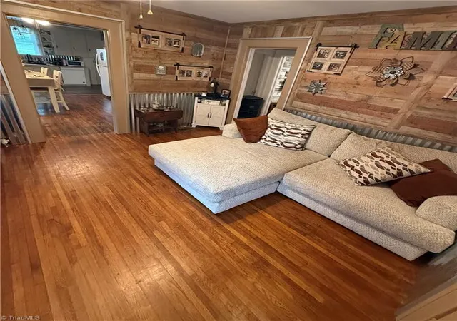 19th image of 409 E Oak St, Mount Airy, NC 27030 | MLS# 1228165